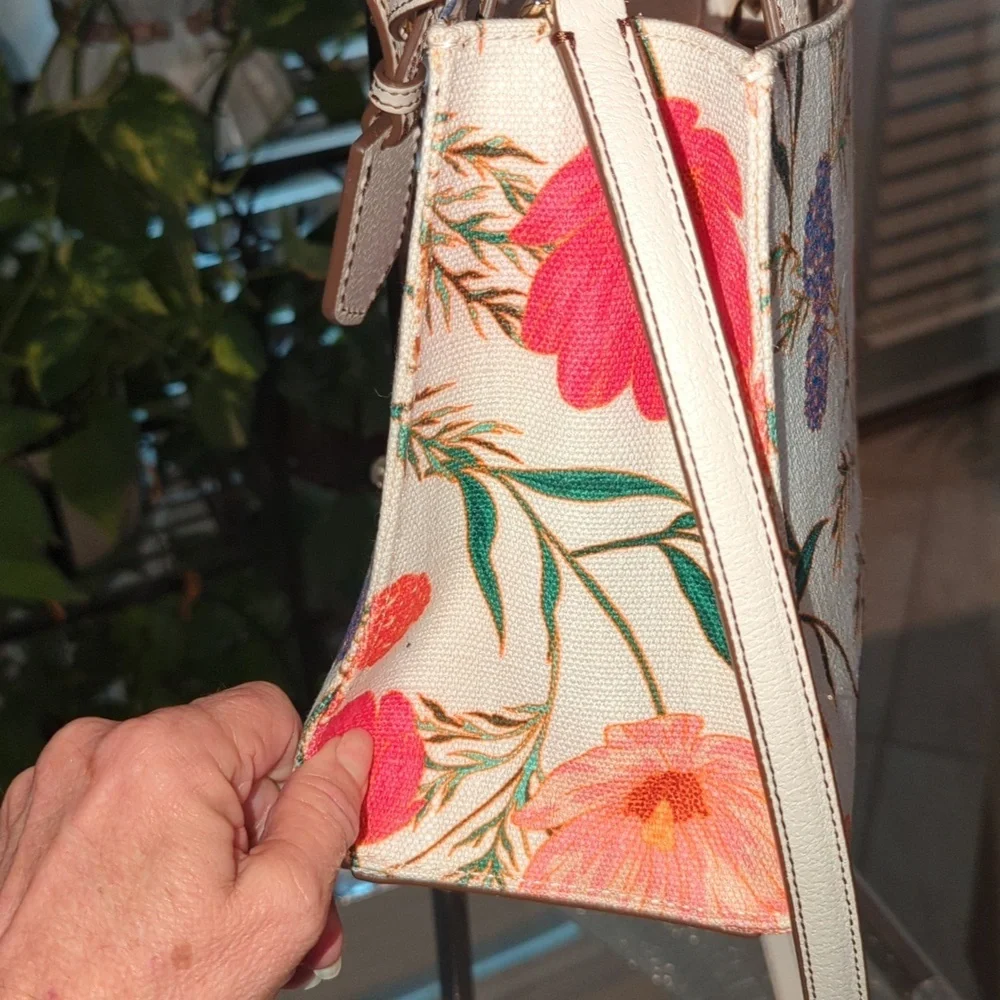 Kate Spade Floral Purse with a removable crossbody strap - Picture 4 of 13